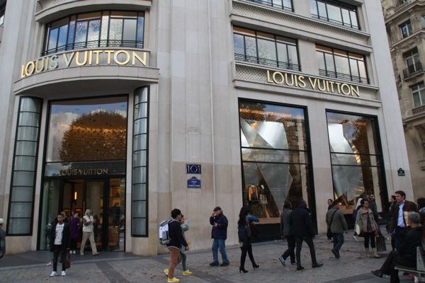 Louis Vuitton, Paris-Dos and Don'ts When In France