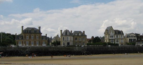 Arromanches-Les-Bains Homes D-Day Normandy