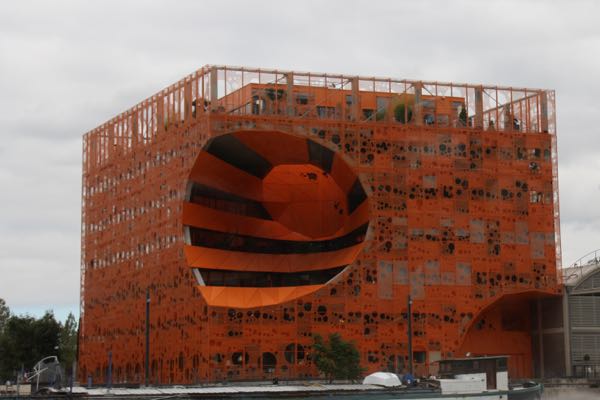 Orange cube in Lyon