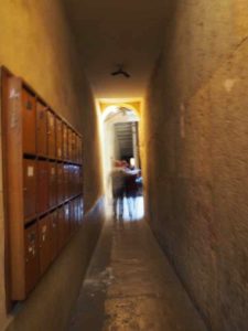 Traboule path in Lyon (J.Chung)