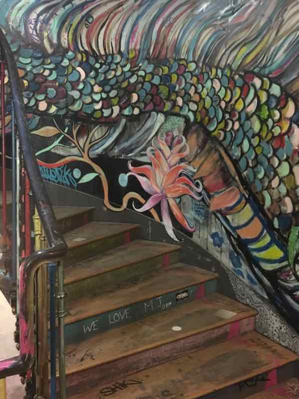 59 Rivoli stairway (J. Chung)