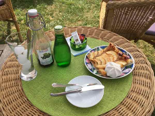 Little snack at La Ferme aux Lavandes