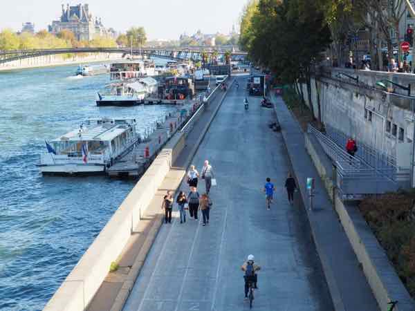 Sparkling water by the Seine River (J. Chung)