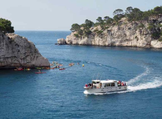Boat tour and kayakers in the Calanque de Port Miou (J. Chung)