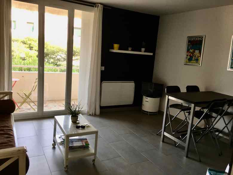 Cassis apartment (J. Chung)