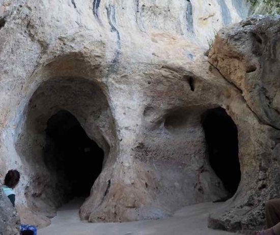 Entrance to Grotte de Font de Gaume (J. Chung)