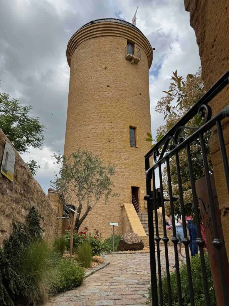Tour d'Oingt