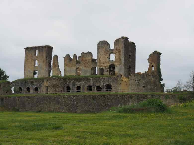 Chateau de Lagarde (J. Chung)