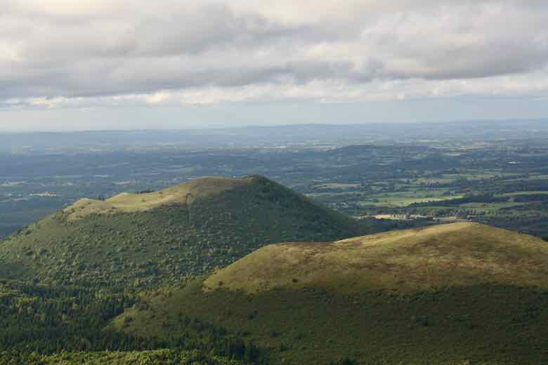 Dormant volcanoes in France (J. Chung)