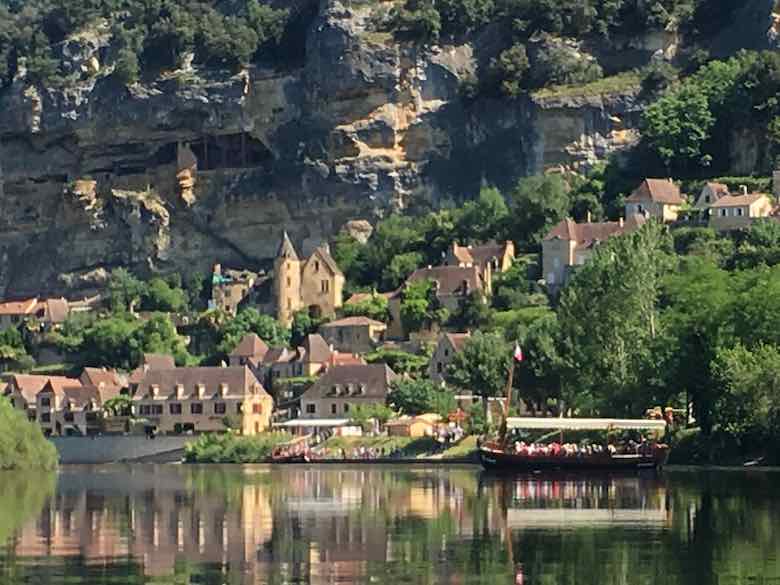 Kayaking by La Roque Gageac (J. Chung)