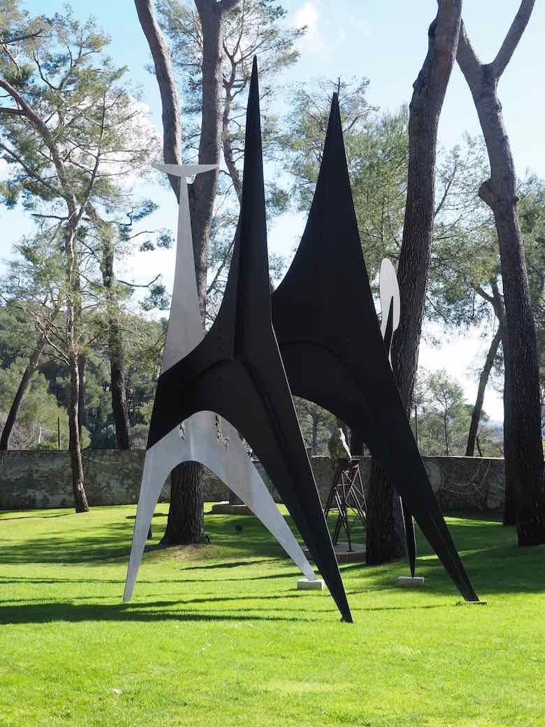 Les Renforts by Alexander Calder-Fondation Maeght (J. Chung)