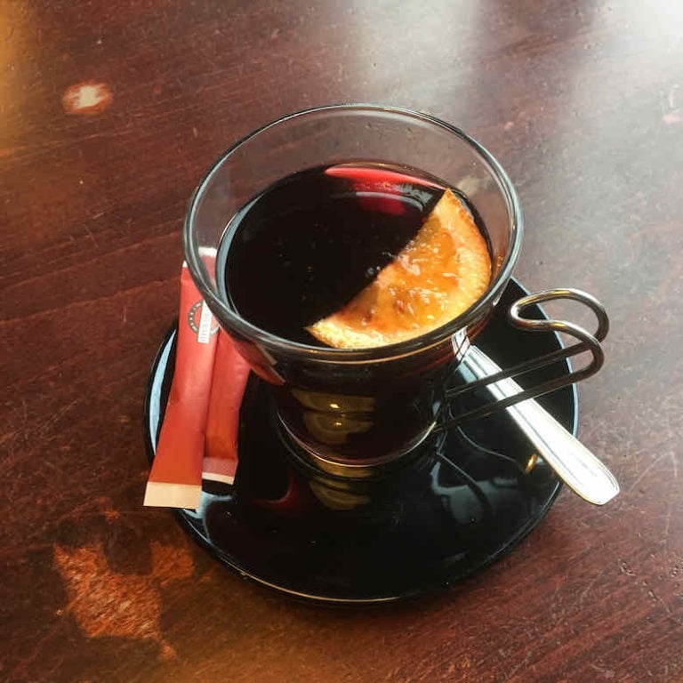 Vin chaud French mulled wine