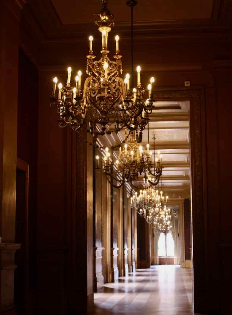 Chandeliers in the hallway leading to the Salon du Glacier