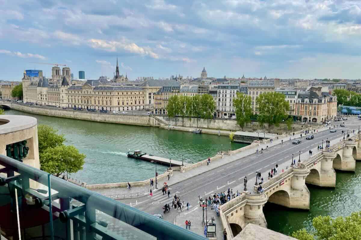 What's Happening, Samaritaine Paris Pont-Neuf