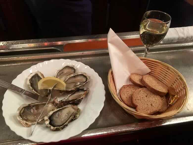 Oysters at Le Baron Rouge, Paris