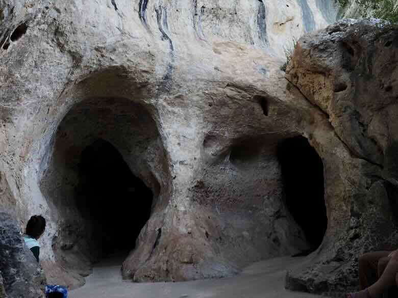Font de Gaume entrance