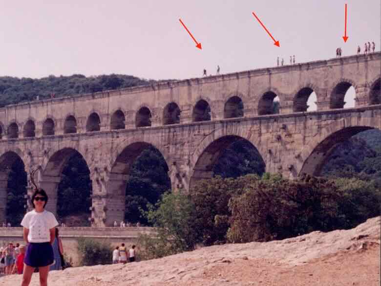 In background- visitors on top of Pont du Gard