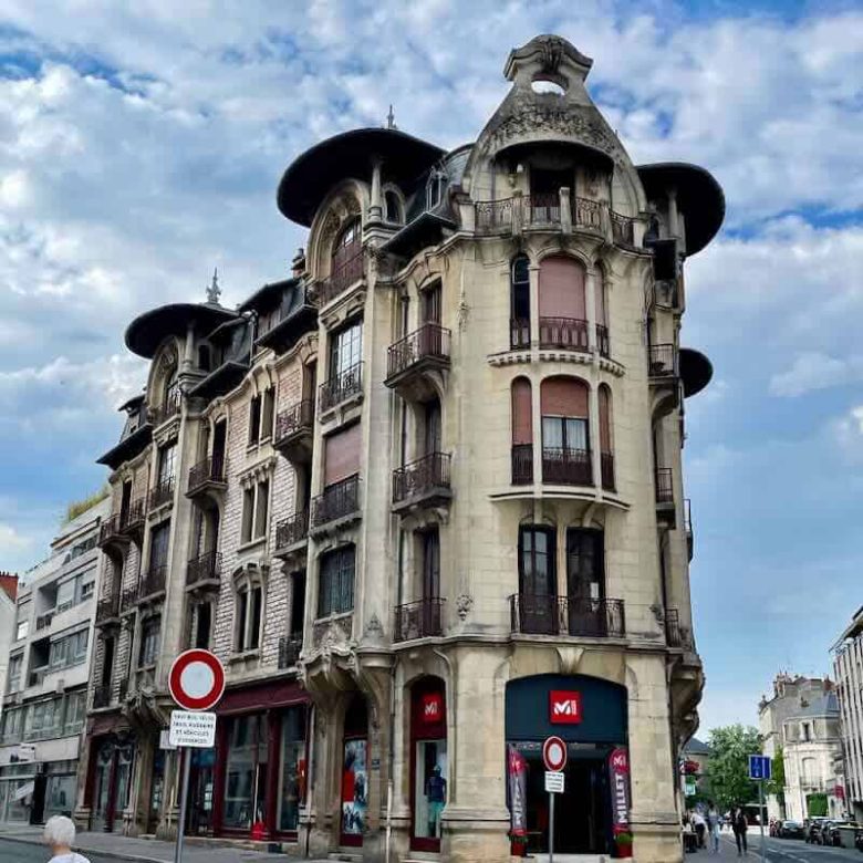 Building near Place Grangier-Dijon