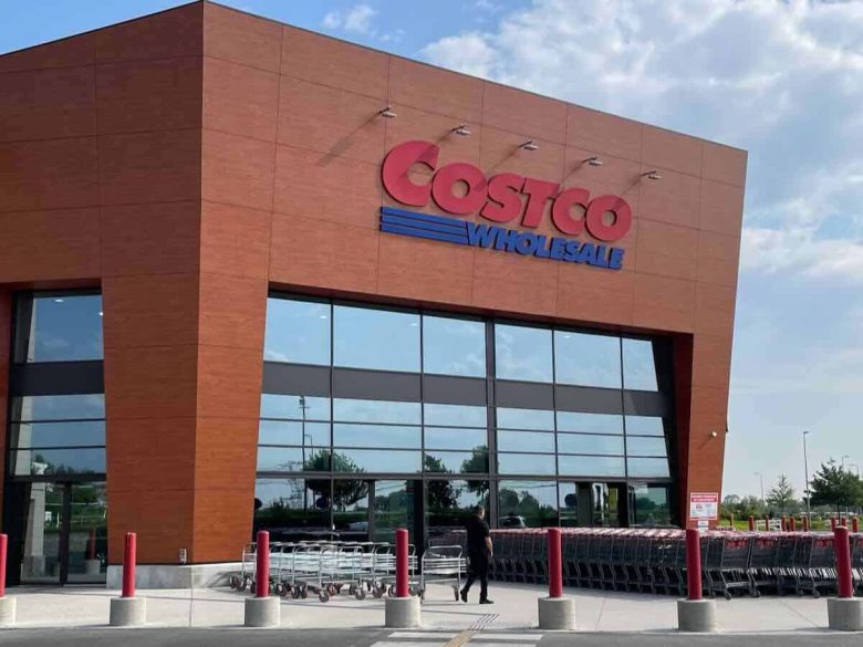 Costco Warehouse in Villebon-sur-Yvette France