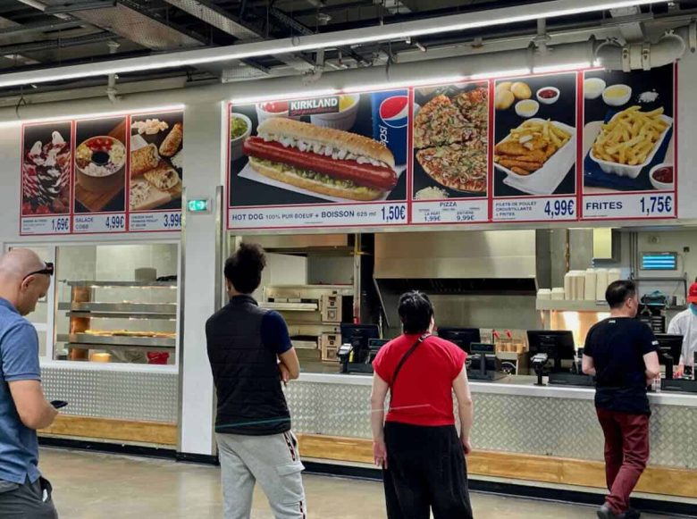 Food court in Costco France