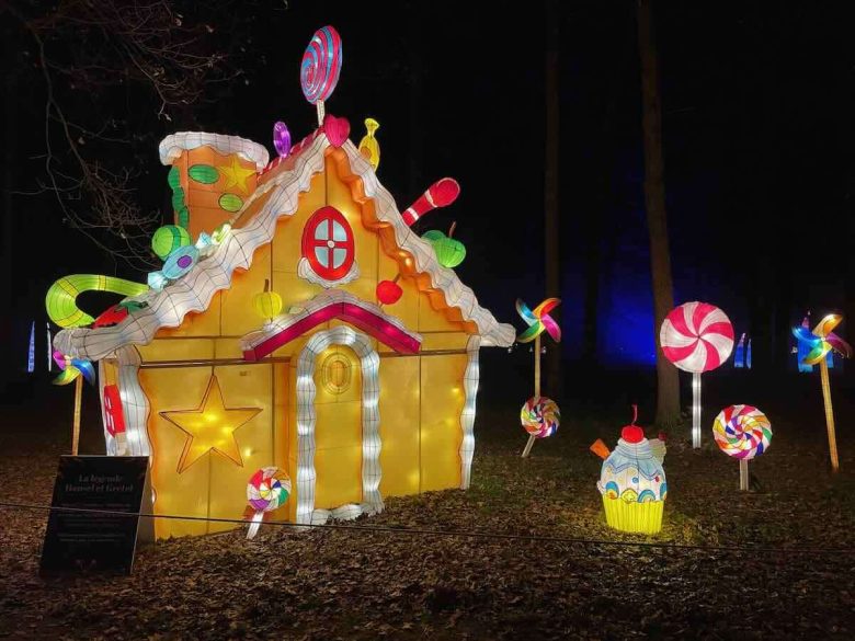Gingerbread house and Christmas decorations at Parc Floral de Paris