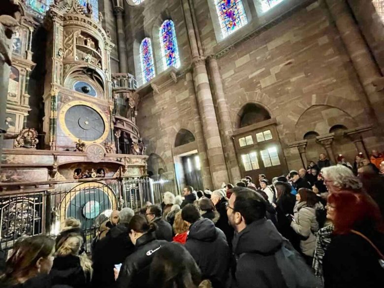 Crowds at Astronomical clock