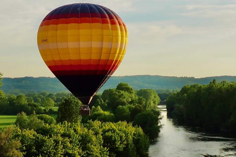 Hot air balloon in the Dordogne