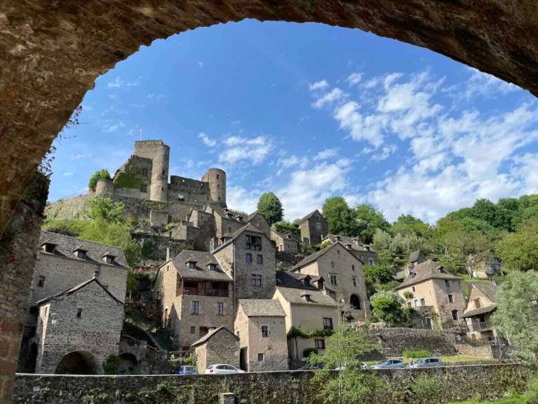 Chateau de Belcastel and town