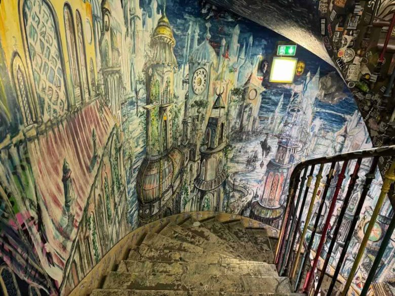 59 Rivoli staircase