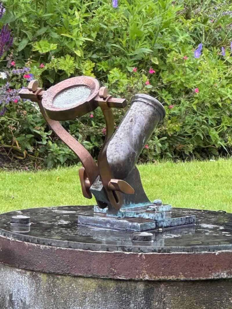 Canon at Jardin du Palais Royal