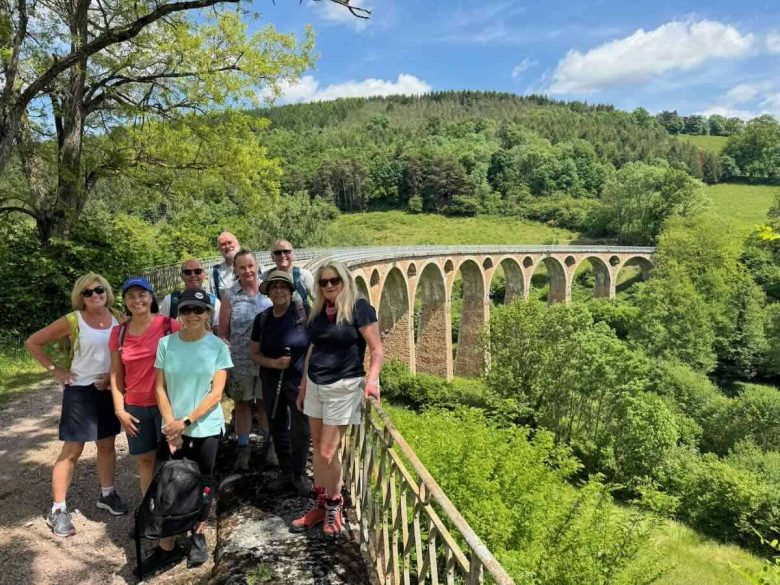 Ecole des Trois Ponts group at Le Viaduc Jure