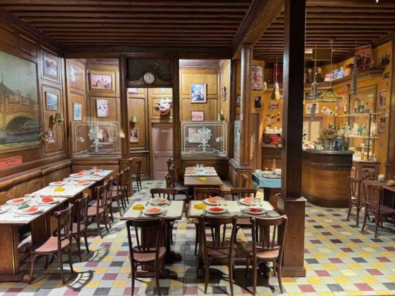 Le Bouchon Lyonnais by Dan Ohlmann-Miniature Museum Lyon