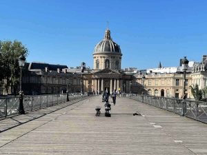 No locks on Pont des Arts