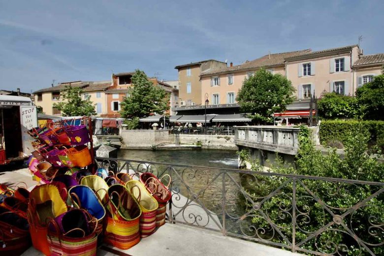 L'Isle-sur-la-Sorgue Provence (Featured Image)